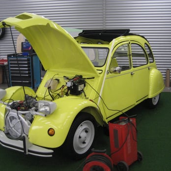 Auto-Kalthoff - Citroen 2CV Ente gelb während der Restauration. - Auto Repair Near Me - Iserlohn, NW