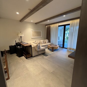 Único Hotel - Living area of Estancia Suite (garden view). - Hotels Near Me - Solidaridad, ROO