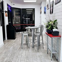Whit's Frozen Custard - Lighthouse Point - Indoor seating