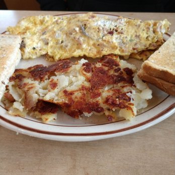Squeaky Rail Diner - Omelette and homefries with rye toast - Diners Near Me - Enola, Pennsylvania