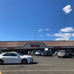 Raley's - Front of the store