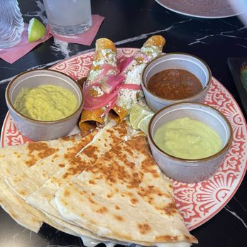 Camello - Sampler platter - Mexican Near Me - Phoenix, Arizona