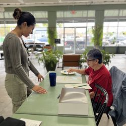Imagine Art Center - Coaching during painting