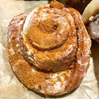 Silver Dollar City - Gingerbread cinnamon roll - Amusement Parks Near Me - Branson, Missouri Silver Dollar City - Gingerbread cinnamon roll - Amusement Parks Near Me - Branson, Missouri