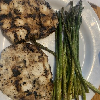 Chili's - grilled chicken and asparagus on a plate - American Near Me - Ardmore, Oklahoma