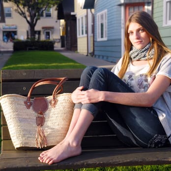 Frenchitude - Market bag, top and scarf on www.frenchitude.net - Fashion Near Me - Los Gatos, California Frenchitude - Market bag, top and scarf on www.frenchitude.net - Fashion Near Me - Los Gatos, California