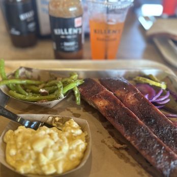 Killen's Barbecue - One Meat Plate with Mac 'n' Cheese and Green Beans. - Barbeque Near Me - Pearland, Texas
