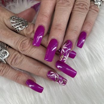 Benitoite Nails & Spa - Painted finger nails - Nail Salons Near Me - Tigard, Oregon