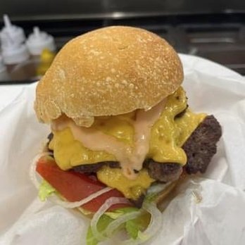 Spanky's Gourmet Grub - Cheeseburger with the works - Food Trucks Near Me - Nutley, New Jersey