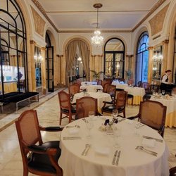L'Orangerie - Inside