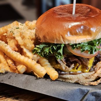 Paso Robles Brewing - Wagu Burger with Fries - Brewpubs Near Me - Paso Robles, California Paso Robles Brewing - Wagu Burger with Fries - Brewpubs Near Me - Paso Robles, California