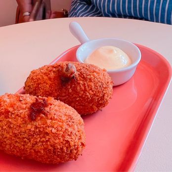 Simpl Things - Wine Bars Near Me - Toronto, Ontario