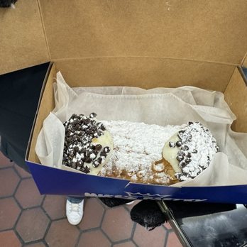 Mike's Pastry - Chocolate Chip Cannoli - Bakeries Near Me - Boston, Massachusetts Mike's Pastry - Chocolate Chip Cannoli - Bakeries Near Me - Boston, Massachusetts