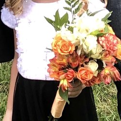 The Flower Petaler - Bridesmaid bouquet