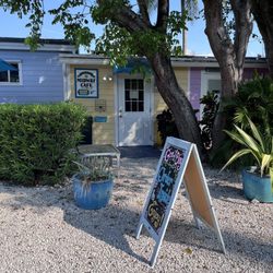Midway Cafe and Coffee Bar - The entrance