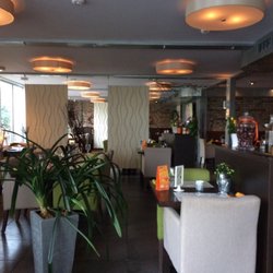 Restauracja Włoska Navona - Wnętrze. Trochę pusto więc zapełniać yelperami żeby przetrwało ;)