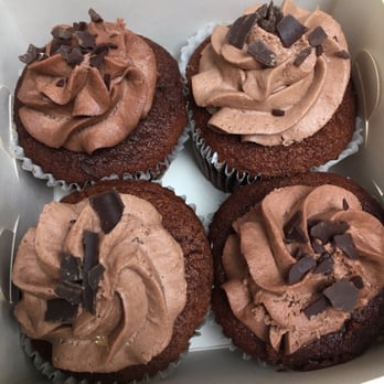 Blanche Eatery - Chocolate cupcakes - Cafes Near Me - London, XGL