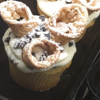 Chompie's - Was so tempted to get one of these awesome looking cupcakes...perhaps next trip...anyone try one? They amazing? - Delis Near Me - Glendale, Arizona
