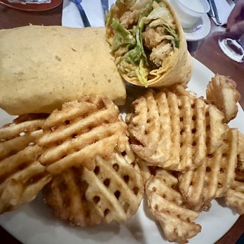 Mulligan's Grill - Chicken Wrap - American Near Me - Ellisville, Missouri