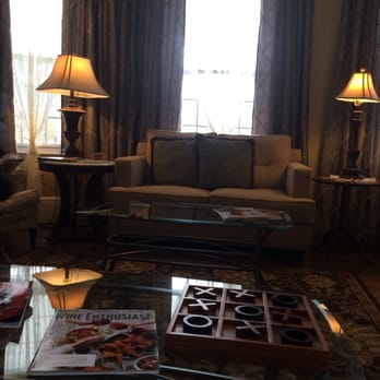 Saint Jacques - Sitting room on the first floor - French Near Me - Gibsonville, North Carolina