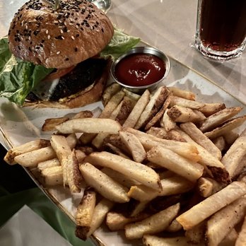 The Wilcox Gastropub - The Canadian Burger - Gastropubs Near Me - Mississauga, Ontario The Wilcox Gastropub - The Canadian Burger - Gastropubs Near Me - Mississauga, Ontario