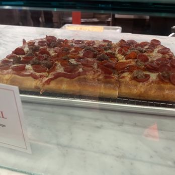 Slice House by Tony Gemignani - Traditional pie - Pizza Near Me - Universal City, California Slice House by Tony Gemignani - Traditional pie - Pizza Near Me - Universal City, California