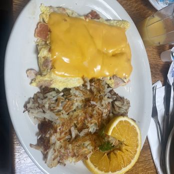 Old Monterey Cafe - Bacon tomato and cheese omelette - Breakfast & Brunch Near Me - Monterey, California