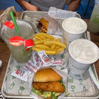Shake Shack Upper East Side - SmokeShack, Chick'n Shack, fries, milkshakes - Burgers Near Me - New York, New York Shake Shack Upper East Side - SmokeShack, Chick'n Shack, fries, milkshakes - Burgers Near Me - New York, New York