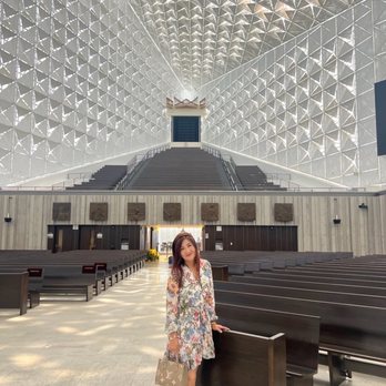 Christ Cathedral - Churches Near Me - Garden Grove, California