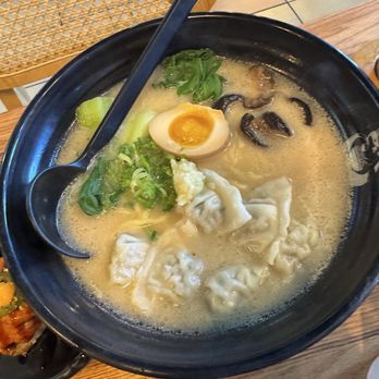 MoneyKey Ramen - Chicken Wonton Soup Ramen 100/10 - Ramen Near Me - Simi Valley, California