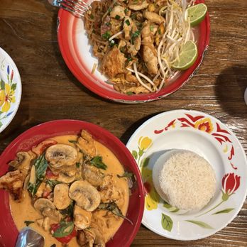 Degthai - Chicken Red Curry and Chicken Pad Thai. - Thai Near Me - Nashville, Tennessee Degthai - Chicken Red Curry and Chicken Pad Thai. - Thai Near Me - Nashville, Tennessee
