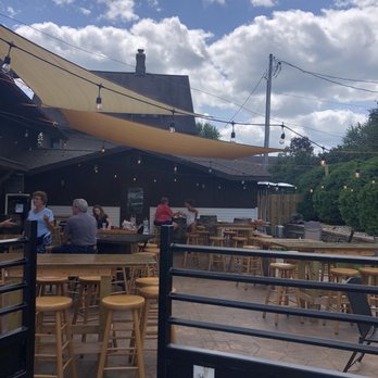 Dirty Dog Taphaus - Outdoor patio/beer garden - Brewpubs Near Me - New Glarus, Wisconsin Dirty Dog Taphaus - Outdoor patio/beer garden - Brewpubs Near Me - New Glarus, Wisconsin