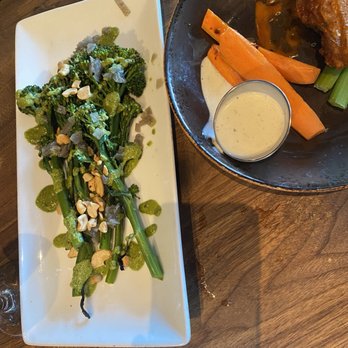Eureka! - Chicken wings, and broccoli - American Near Me - Santa Clara, California Eureka! - Chicken wings, and broccoli - American Near Me - Santa Clara, California