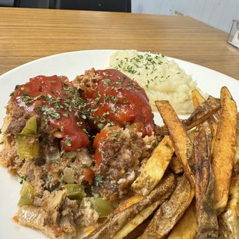 Creekwater Farms Scratch Kitchen - Meatloaf, mashed potatoes & fries - Salad Near Me - West Alexander, Pennsylvania