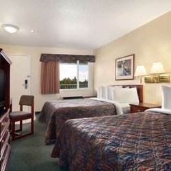 Travelodge - Guest room