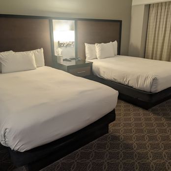 DoubleTree by Hilton Hotel Cedar Rapids Convention Complex - Double beds, not queen - Hotels Near Me - Cedar Rapids, Iowa