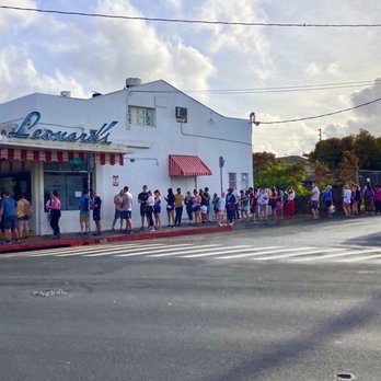 Leonard's Bakery - This is the pick up line - Bakeries Near Me - Honolulu, Hawaii Leonard's Bakery - This is the pick up line - Bakeries Near Me - Honolulu, Hawaii