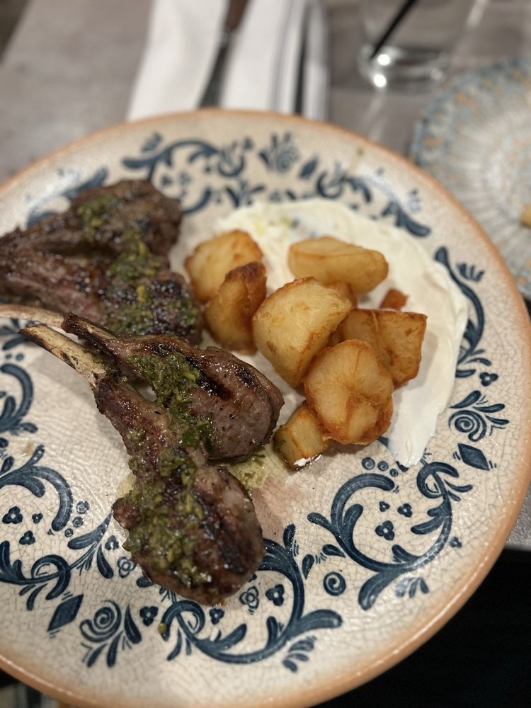 Social spots from Yianni's Taverna