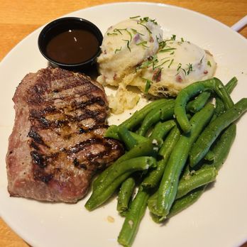 Applebee's Grill + Bar - 8 ounce sirloin - Burgers Near Me - Towson, Maryland Applebee's Grill + Bar - 8 ounce sirloin - Burgers Near Me - Towson, Maryland