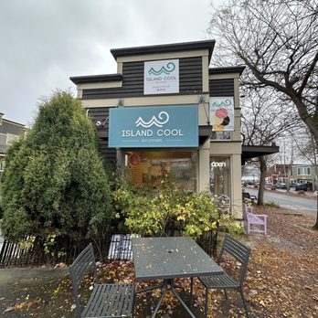 Island Cool - The view as you drive down the hill toward the ferry terminal. Parking behind the shop (left side of photo) front door on the street. - Ice Cream & Frozen Yogurt Near Me - Kingston, Washington