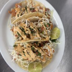 Tacos pescado and camarón