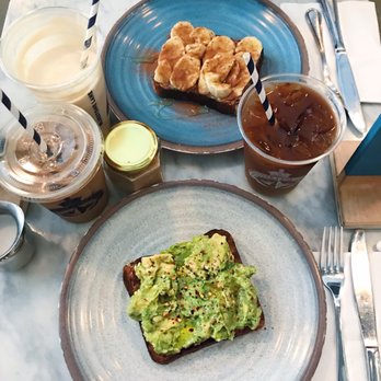 Bluestone Lane DUMBO Café - Coffee & Tea Near Me - Brooklyn, New York