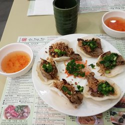 李錦基越南餐廳 - Grilled lemon grass pork on top of shrimp chips