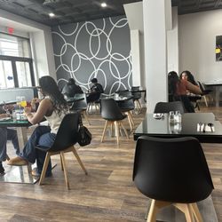 Nana's - Tables with no notices on them about "Eggstortion" or different credit card surcharges...