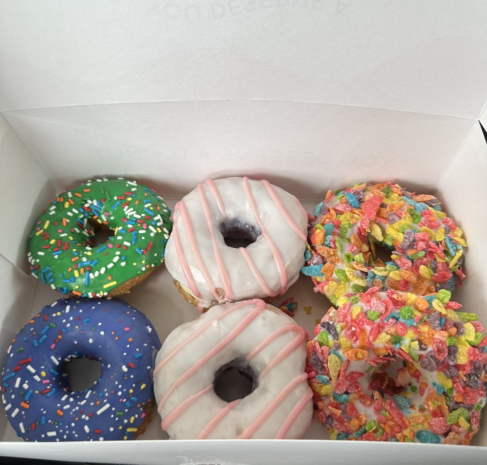 Groovy Donuts Logo