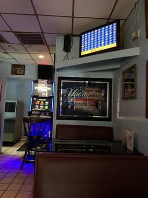 Ellie's Crow Bar Lounge by null