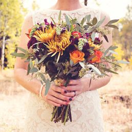 Wedding bouquet from Albertson's floral department. (deidrebphotography.com)