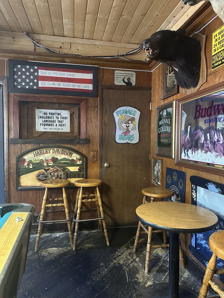 Racoon Saloon Logo