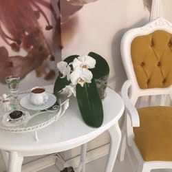 Narı Beyaz Beauty Club - Nar'i Beyaz da kahve ikramı bir başkadır. Böyle de şımartılırsınız :)