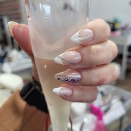 Champagne and fresh nails ! Champagne and fresh nails !